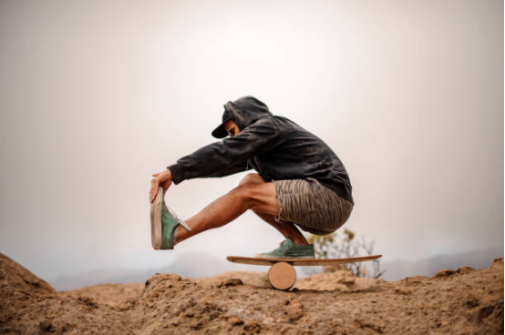 Illustration of proper posture for balance board training